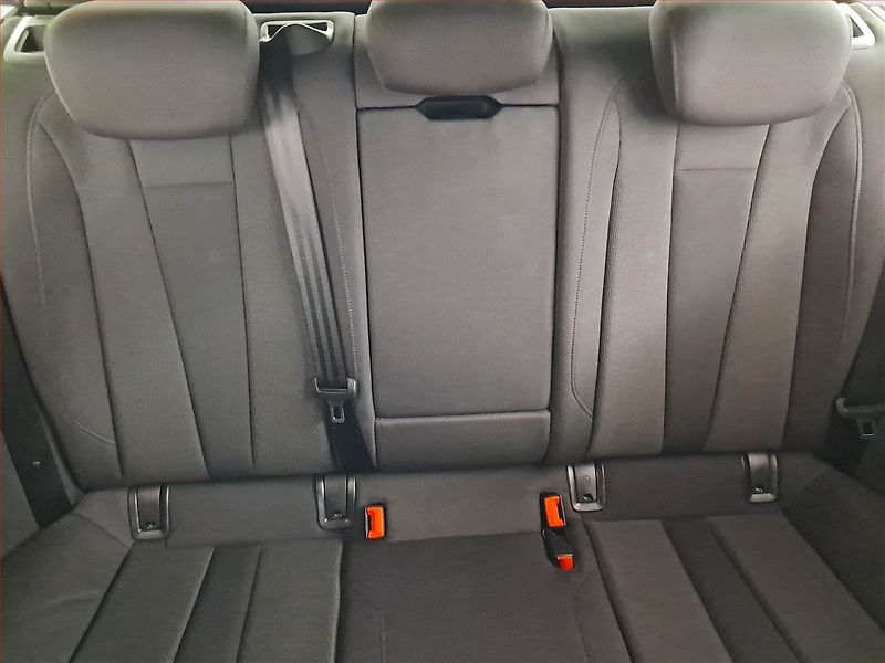 Audi A4 (2016) 2.0 TDI, Tempomat - fotka 10 z 23