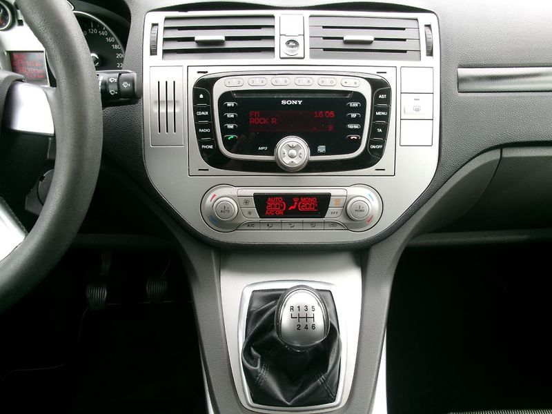 Ford Kuga 2,0TDCi NAVI AC 4x4 - fotka 23 z 27