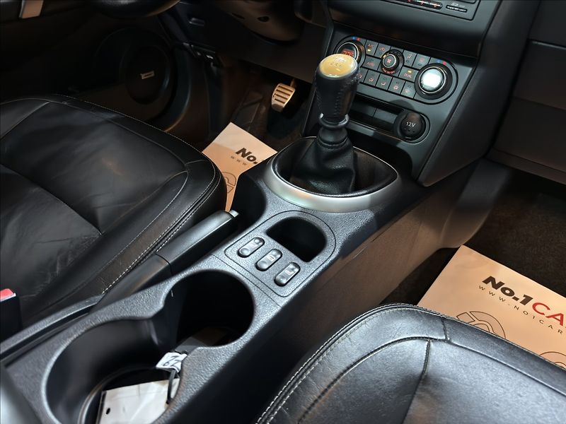 Nissan Qashqai 2,0   dCi PANO XENON KŮŽE NAVI - fotka 20 z 45