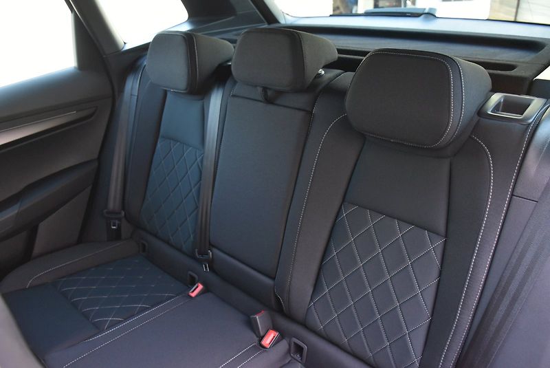Škoda Karoq (2025) Sportline 1,5 TSI 110 kW 7° au - fotka 23 z 39