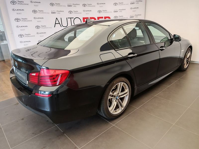 BMW Řada 5 - fotka 4 z 35
