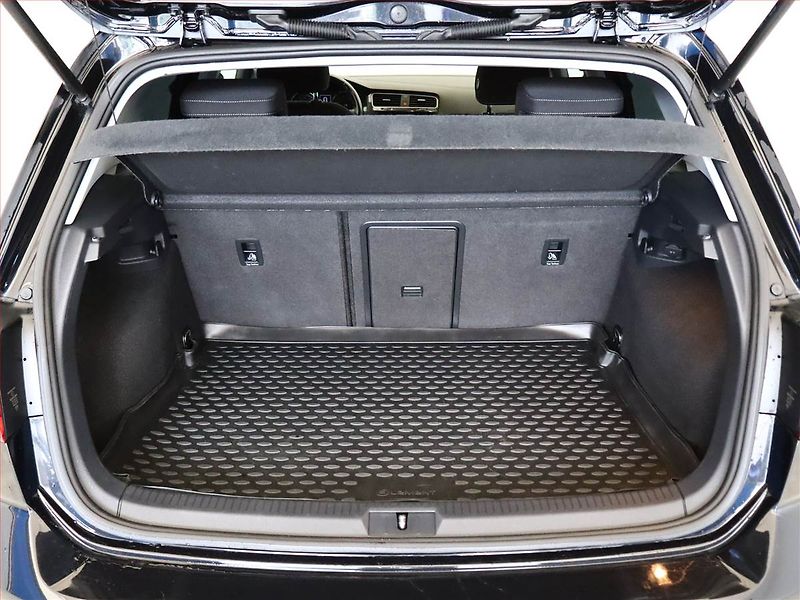 Volkswagen Golf (2020) Highline 1.5 TSI, Serv.kniha - fotka 11 z 16