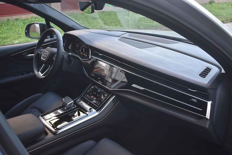 Audi SQ7 je velmi rychlé univerzální auto, ovšem s vyšší cenovkou