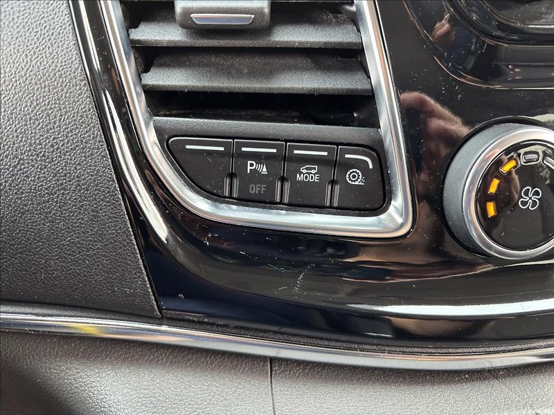 Ford Tourneo Custom 2,0 EcoBlue 125Wk Titanium L1 - fotka 29 z 37
