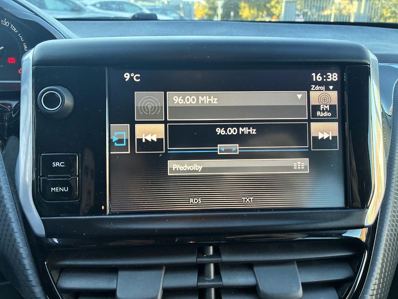 Peugeot 2008 1,2-60kW,KLIMA,ČR    - fotka 15 z 23