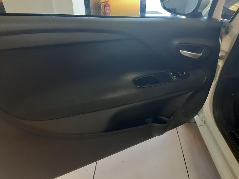 Fiat Punto 1.2 i KLIMA - fotka 16 z 17