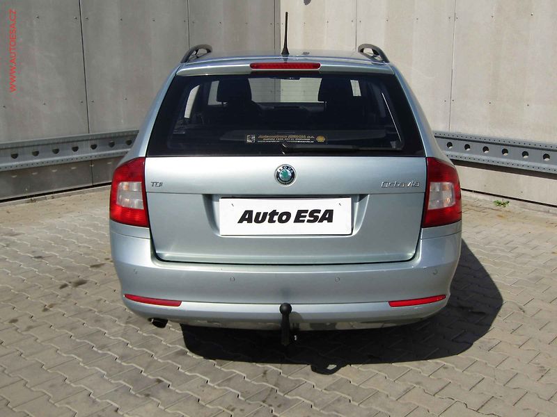 Škoda Octavia (2011) 1.6 TDi, 2.maj,ČR, servis - fotka 5 z 19