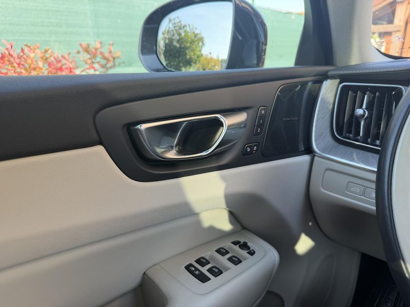 Volvo XC60 (2022) Volvo XC60 T8 Ultimate (455k) - fotka 21 z 30