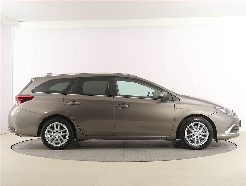 Toyota Auris (2018) Executive Hybrid, Automat, ČR - fotka 6 z 24
