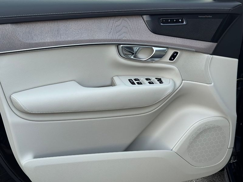 Volvo XC90 (2025) PLUS T8, ventilace, kamery 360 - fotka 7 z 22