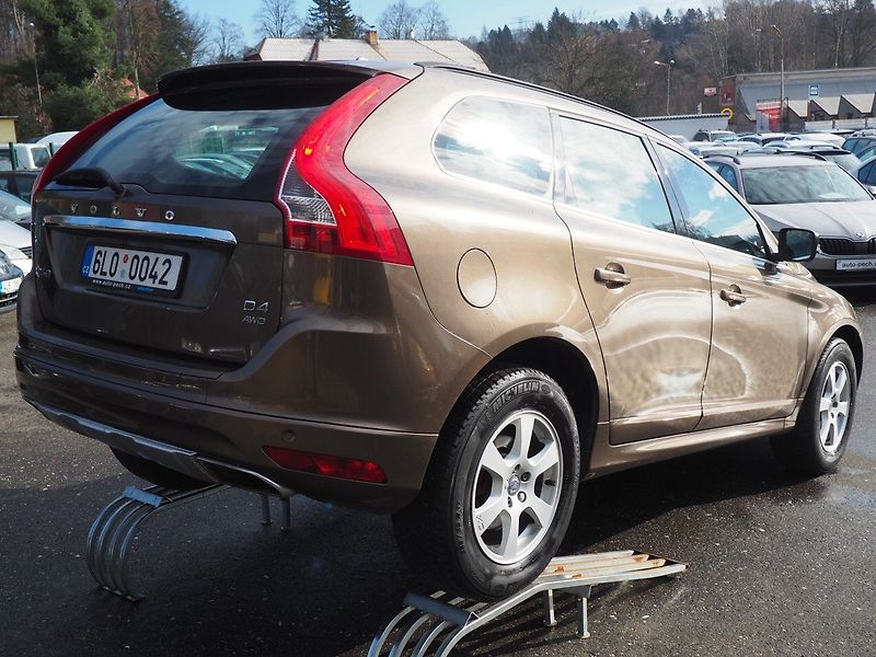 Volvo XC60 (2015) 2.4D D4 AWD - fotka 4 z 34