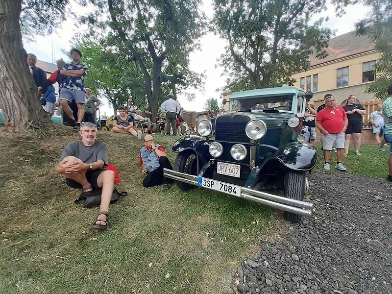 Do Hříškova dorazil na jubilejní veteránský sraz rekordní počet vozidel.