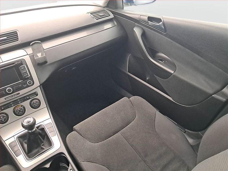 Volkswagen Passat (2006) 2.0 TDI, Tempomat - fotka 8 z 17