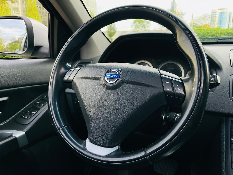 Volvo XC90 2.4 D5 4x4 AUT SERVISKA TAŽNÉ - fotka 26 z 49