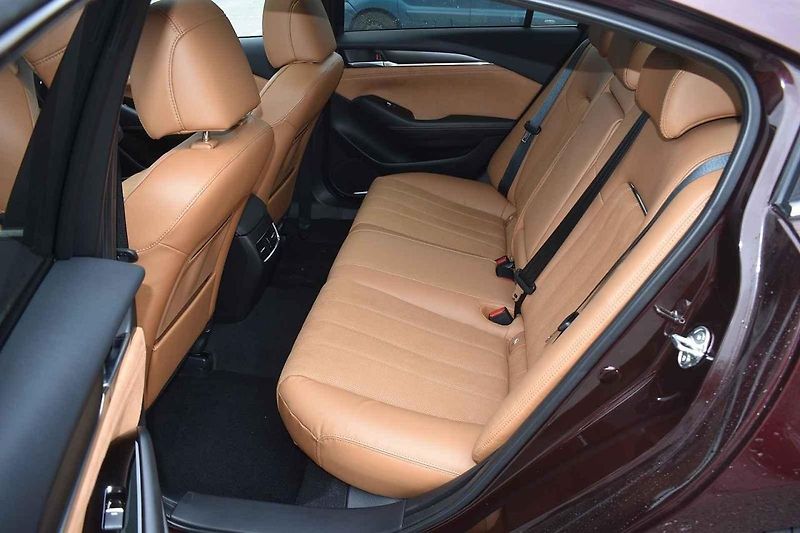 Mazda 6 se v současné generaci vyrábí již přes deset let. Stáří na ní vidět není