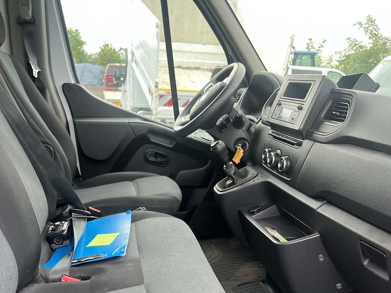 Renault Master (2024) 2.3TDi pouze 20000km - fotka 3 z 4