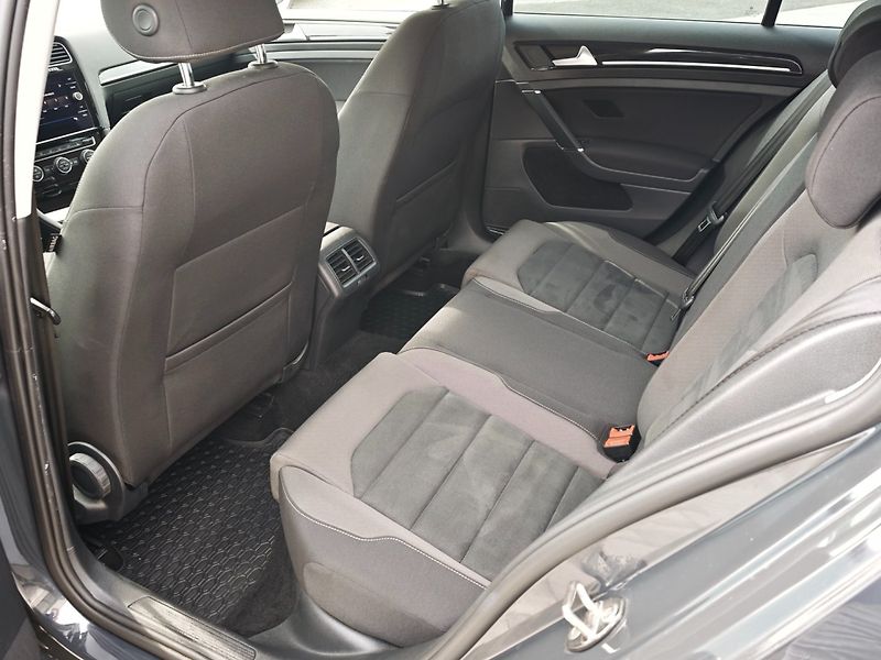 Volkswagen Golf (2019) 1,5 TSI 110 KW Highline - fotka 11 z 33