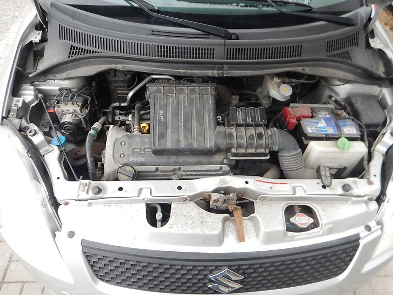 Suzuki Swift 1.3 GLX, ČR, DIGIKLIMA - fotka 23 z 28