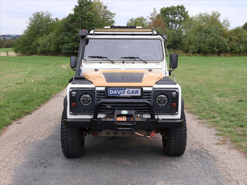 Land Rover Defender 2,5 110 Hard Top - fotka 2 z 40