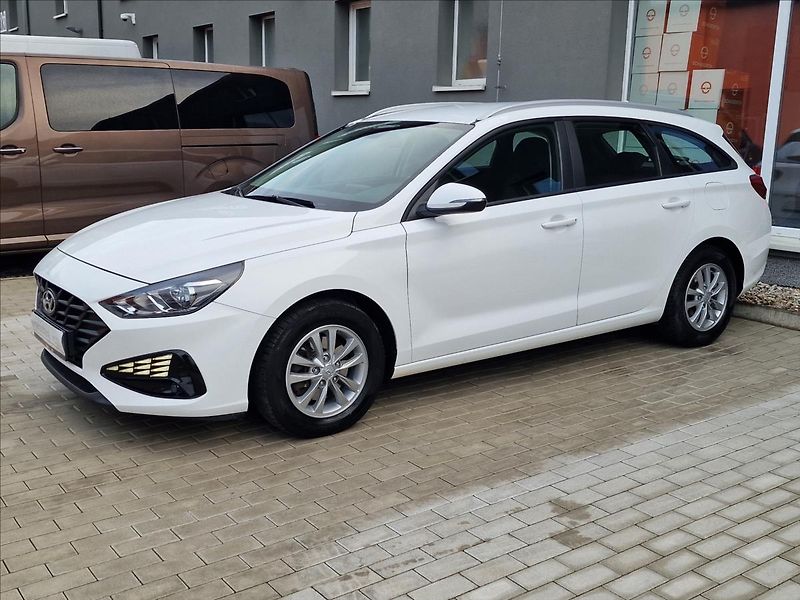 Hyundai i30 1.6 CRDi Comfort,ČR,1.Majitel - fotka 6 z 49