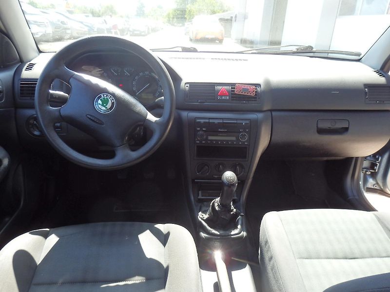 Škoda Octavia 1.6i 75 kW ZÁLOHOVÁNO - fotka 12 z 14
