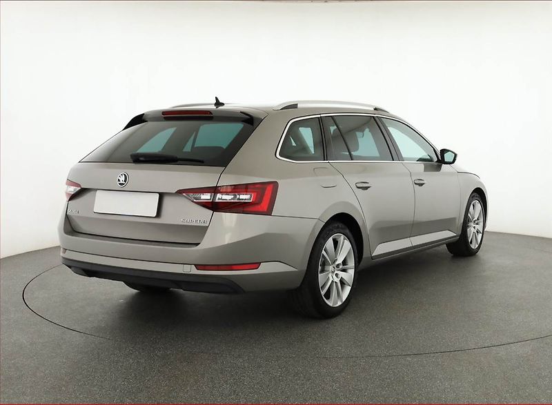 Škoda Superb (2016) Style 2.0 TDI, Kůže, Navi - fotka 5 z 21