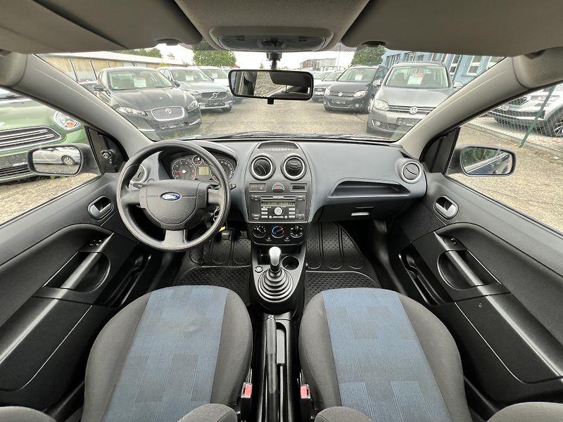 Ford Fiesta 1.3i 51Kw ČR TAŽNÉ KLIMA - fotka 15 z 36