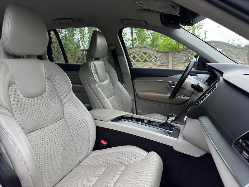 Volvo XC90 D5 ČR DPH 4X4 AUTOMAT TAŽNÉ  - fotka 18 z 24