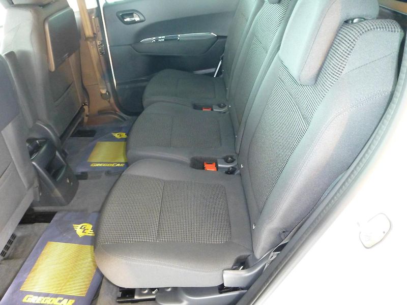 Peugeot 5008 (2014) 1,6HDI*NAVIGACE.*PARKS**NEW - fotka 14 z 24
