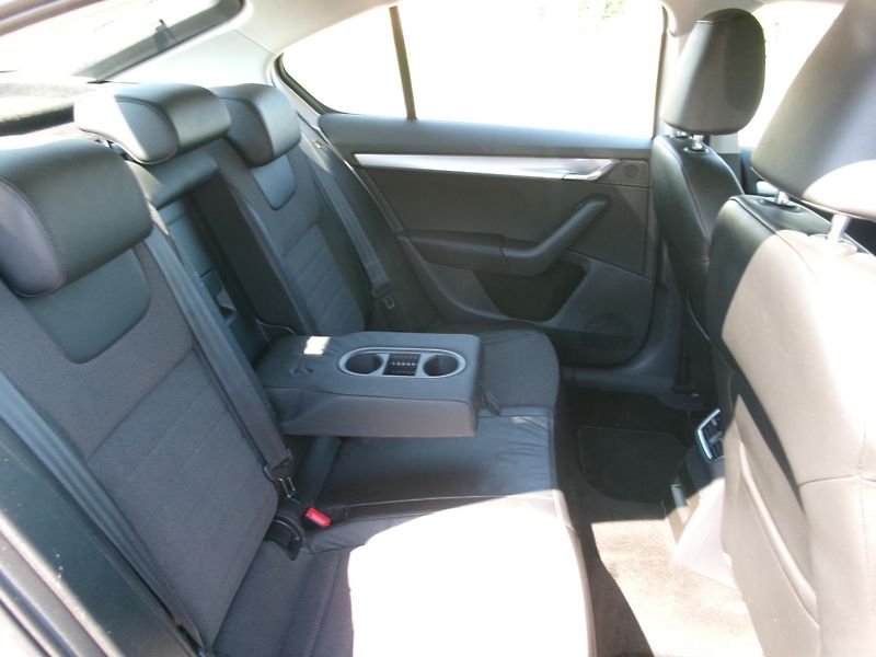 Škoda Octavia (2013) 1,4 TSI AC BT NAVI TEMP - fotka 14 z 38