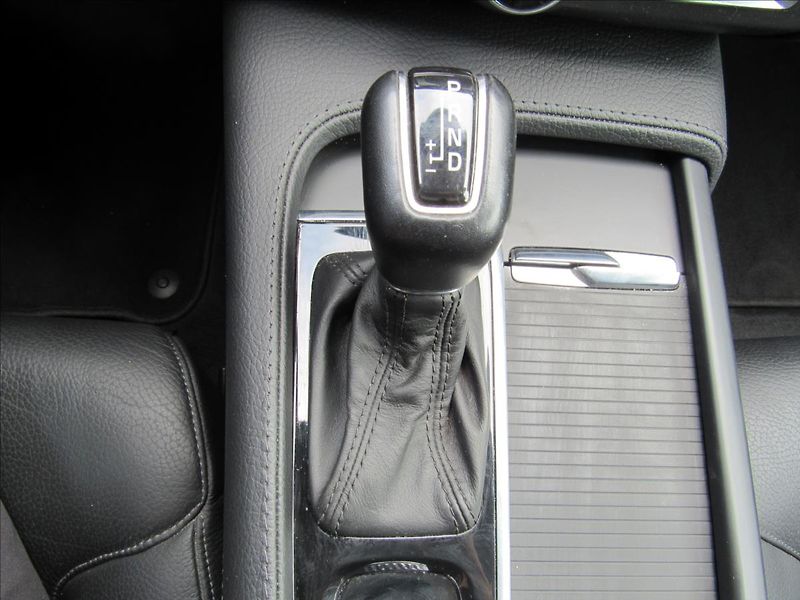 Volvo V90 2,0 D5 173kW AWD Automat - fotka 20 z 33