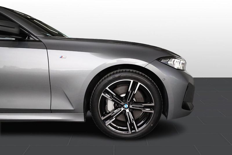 BMW Řada 3 330i xDrive Touring - fotka 7 z 25