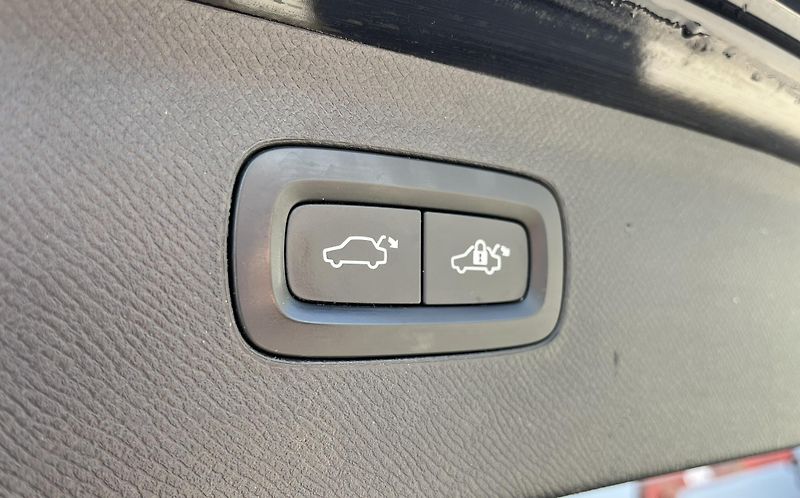 Volvo XC90 D5 AWD VENT // REZERVACE - fotka 27 z 58