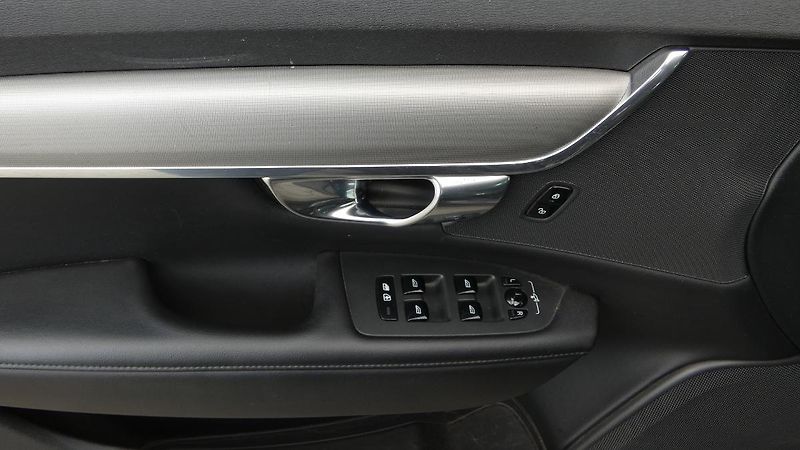 Volvo V90 B4 AWD Diesel Momentum - fotka 9 z 23