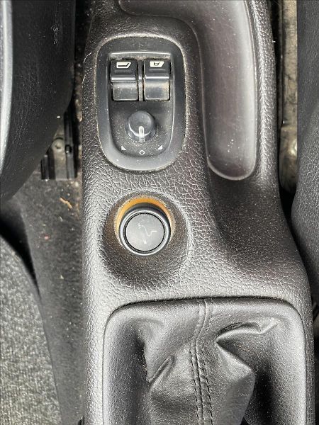 Peugeot 206 1,4i 55kW*tažné*Zachovalé auto - fotka 14 z 36