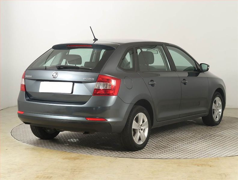 Škoda Rapid (2016) Spaceback 1.2 TSI, Serv.kniha - fotka 5 z 17