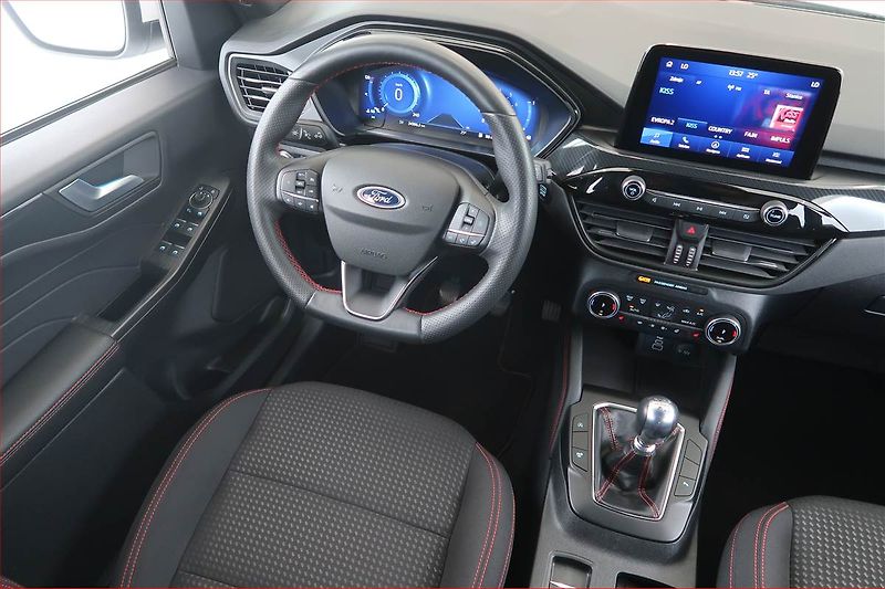 Ford Kuga (2023) ST-Line 1.5 EcoBoost - fotka 7 z 12