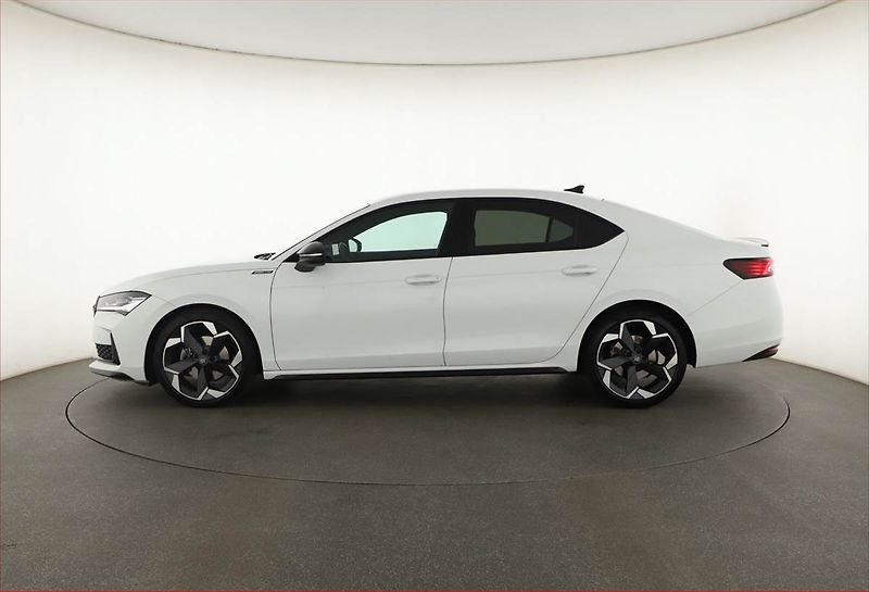 Škoda Superb (2025) 2.0 TDI, SPORTLINE, KAMERA - fotka 3 z 20