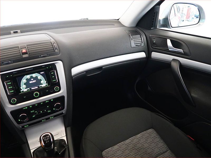 Škoda Octavia (2012) Greenline 1.6 TDI, Serv.kniha - fotka 8 z 15