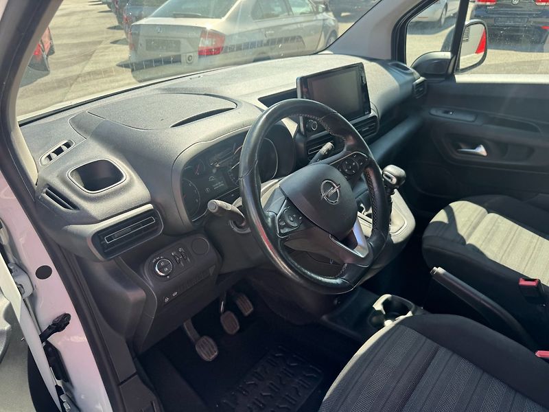 Opel Combo (2021) 1,2i 81 KW 7Míst L2 - fotka 11 z 30