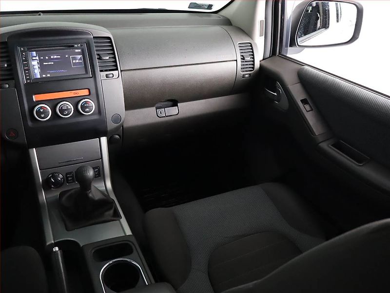 Nissan Navara (2015) 2.5 D, 4X4, Serv.kniha, Navi - fotka 8 z 20