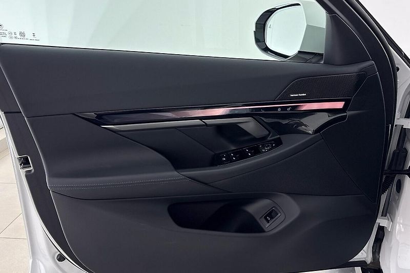 BMW Řada 5 540d xDrive Sedan - fotka 16 z 25