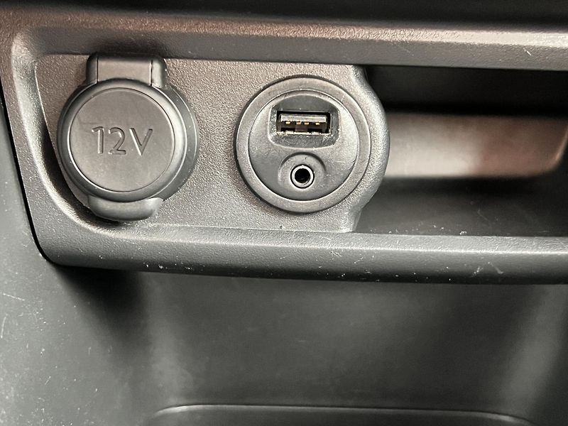 Peugeot 208 1.2i LPG KLIMA NAVI KAMERA ALU - fotka 23 z 41