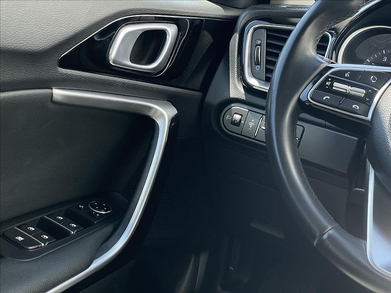 Kia XCeed 1,5 T-GDI Exclusive NAVI - fotka 13 z 23