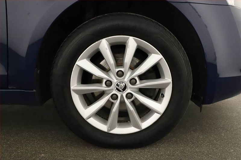 Škoda Octavia (2014) Ambition 1.6 TDI, Tempomat - fotka 12 z 12