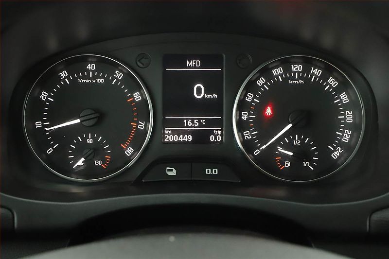 Škoda Fabia (2014) 1.2 TSI, ČR,1.maj, Tempomat - fotka 8 z 15