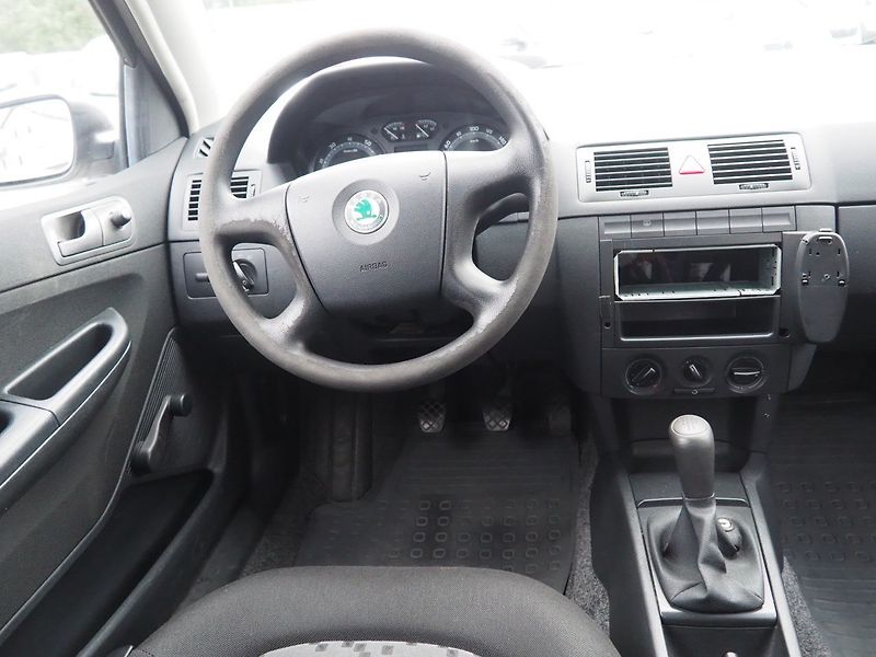 Škoda Fabia (2007) 1.4i, 1. Maj ČR - fotka 16 z 36