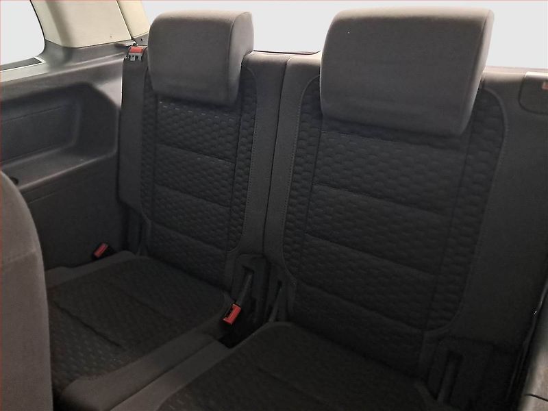 Volkswagen Touran (2006) 1.9 TDI, Automat, 7 míst - fotka 18 z 18