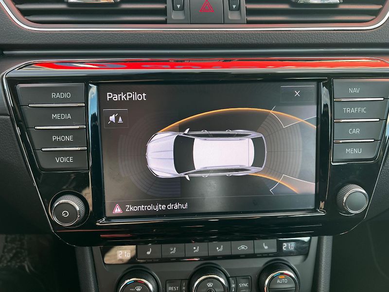 Škoda Superb 1.6TDI DSG Style Panorama - fotka 14 z 23