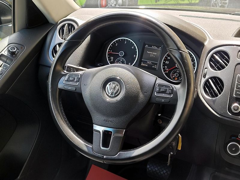 Volkswagen Tiguan 2,0 TDi DSG 4motion SERV.KNÍŽK - fotka 26 z 41
